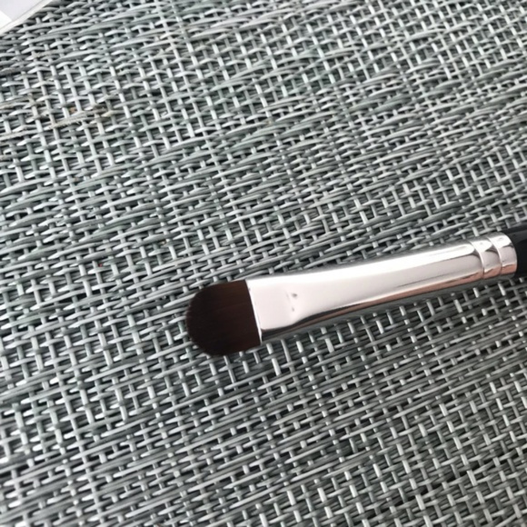 SOLD New Anastasia A27 pro small firm shader brush - Picture 2 of 3